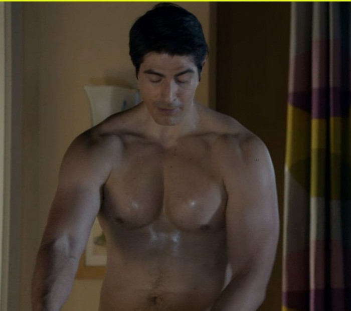 brandon-routh-enlisted-guys-go-shirtless-07